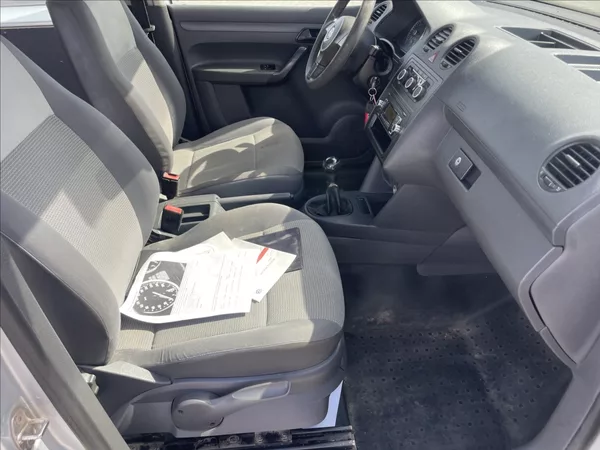 Volkswagen Caddy 1,6 TDi 75kw MAXI Tažné DPH po - foto 12