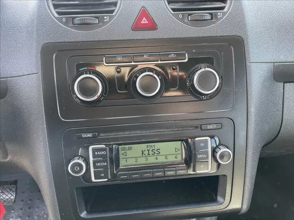 Volkswagen Caddy 1,6 TDi 75kw MAXI TAŽNÉ DPH - foto 15