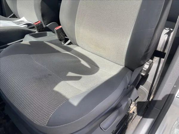 Volkswagen Caddy 1,6 TDi 75kw MAXI Tažné DPH po - foto 18