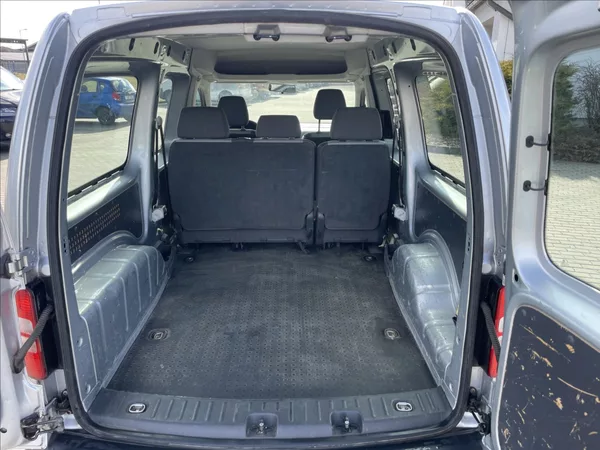 Volkswagen Caddy 1,6 TDi 75kw MAXI TAŽNÉ DPH - foto 8