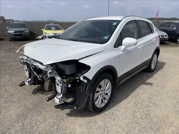 Suzuki SX4 S-Cross 3,0 DDiS 88kw 4x4 havarované,
