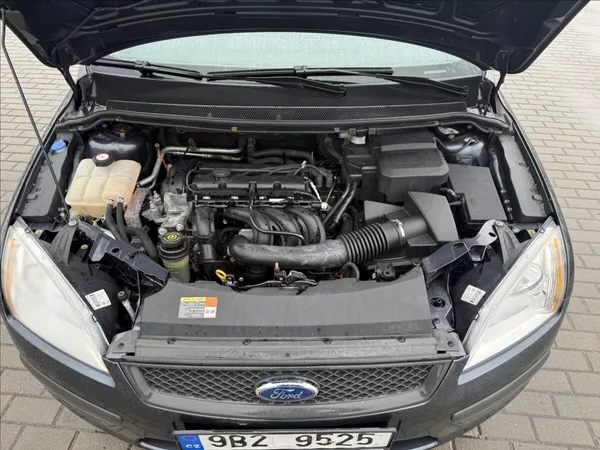 Ford Focus 1,6 i 16V 74kw Klima Tažné 2sa - foto 18