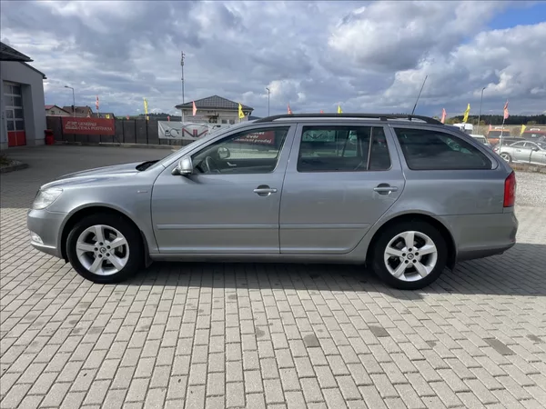 Škoda Octavia 1,2 TSi 77kw Ambiente výborný - foto 2