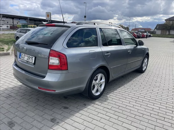 Škoda Octavia 1,2 TSi 77kw Ambiente výborný - foto 27