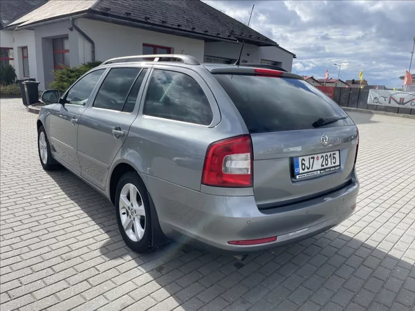 Škoda Octavia 1,2 TSi 77kw Ambiente výborný - foto 3