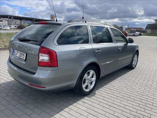 Škoda Octavia 1,2 TSi 77kw Ambiente výborný - foto 4