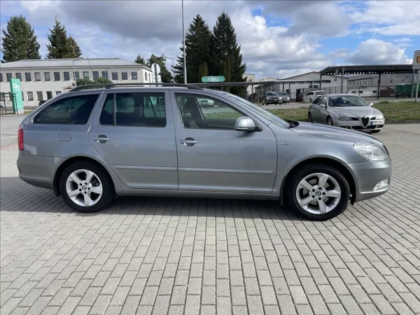 Škoda Octavia 1,2 TSi 77kw Ambiente výborný - foto 5