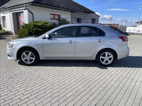 Mitsubishi Lancer 1,6 i 86kw Invite Klima Tažné - foto 2