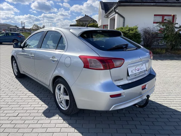 Mitsubishi Lancer 1,6 i 86kw Invite Klima Tažné - foto 3