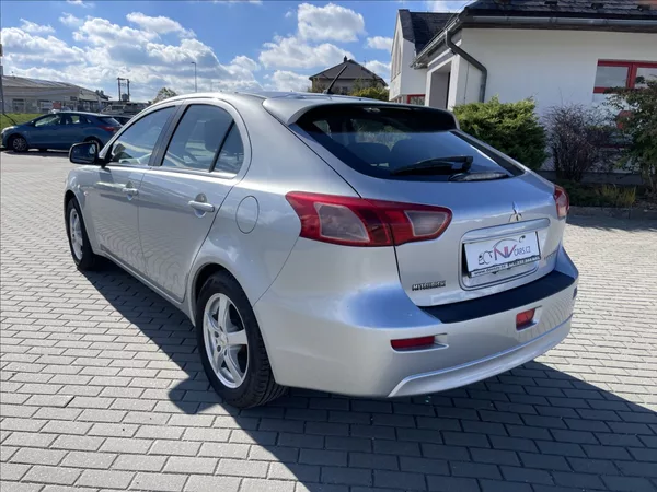 Mitsubishi Lancer 1,6 i 86kw Invite Klima Tažné - foto 30
