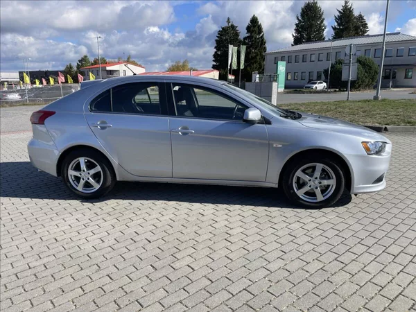 Mitsubishi Lancer 1,6 i 86kw Invite Klima Tažné - foto 5