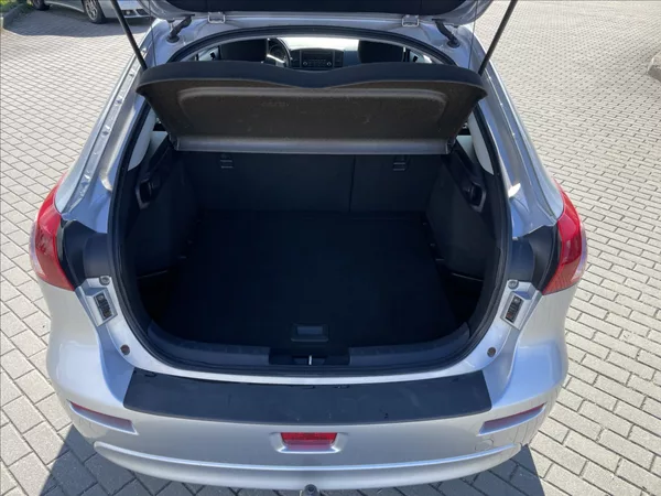 Mitsubishi Lancer 1,6 i 86kw Invite Klima Tažné - foto 9