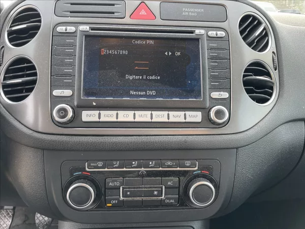 Volkswagen Tiguan 2,0 TDi 4-Motion 125kw VADA MO - foto 15