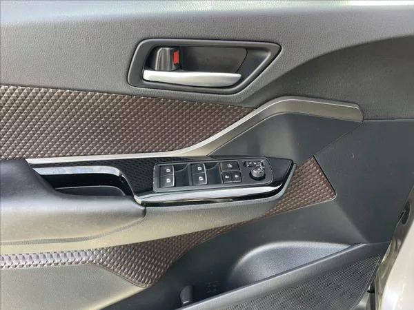 Toyota C-HR 1,8 i 72kw Hybrid e-CVT - foto 22