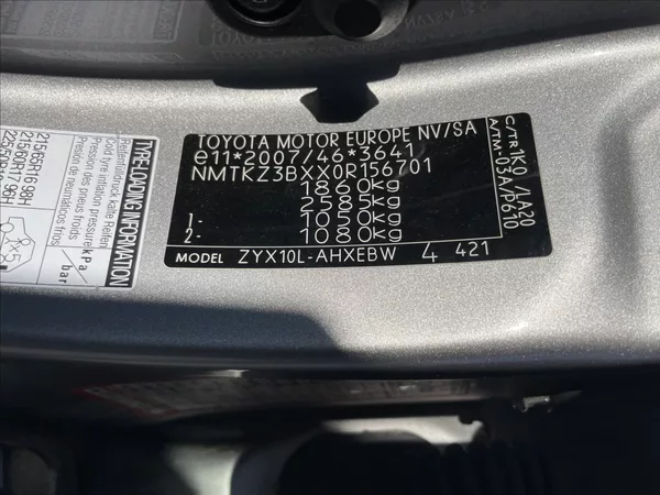 Toyota C-HR 1,8 i 72kw Hybrid e-CVT - foto 30