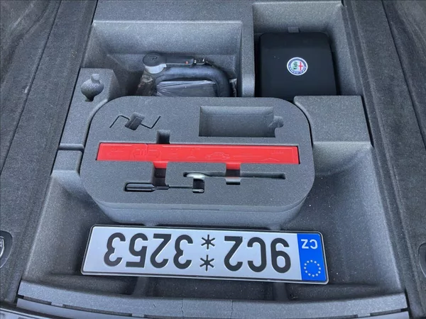 Alfa Romeo Stelvio 2,0 Turbo 280k Q4 AT8 4x4 Tažn - foto 10