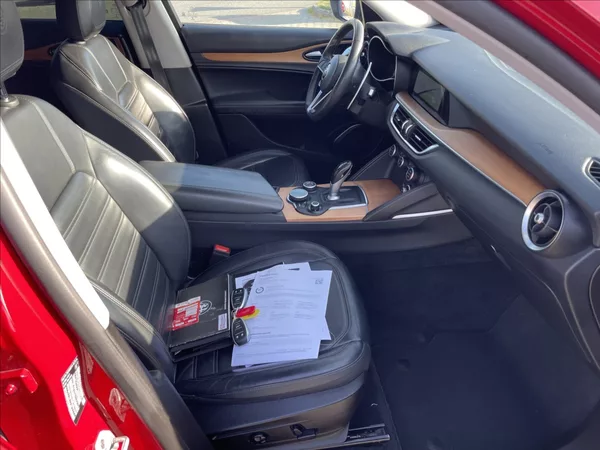 Alfa Romeo Stelvio 2,0 Turbo 280k Q4 AT8 4x4 Tažn - foto 13