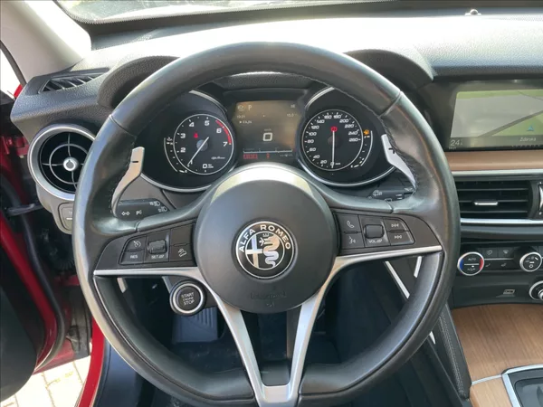 Alfa Romeo Stelvio 2,0 Turbo 280k Q4 AT8 4x4 Tažn - foto 15