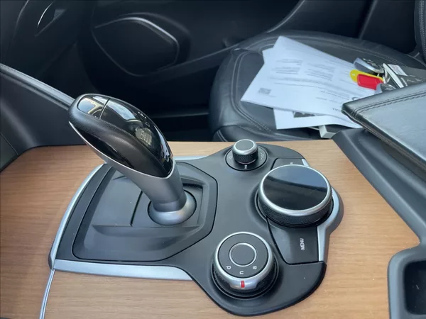 Alfa Romeo Stelvio 2,0 Turbo 280k Q4 AT8 4x4 Tažn - foto 17