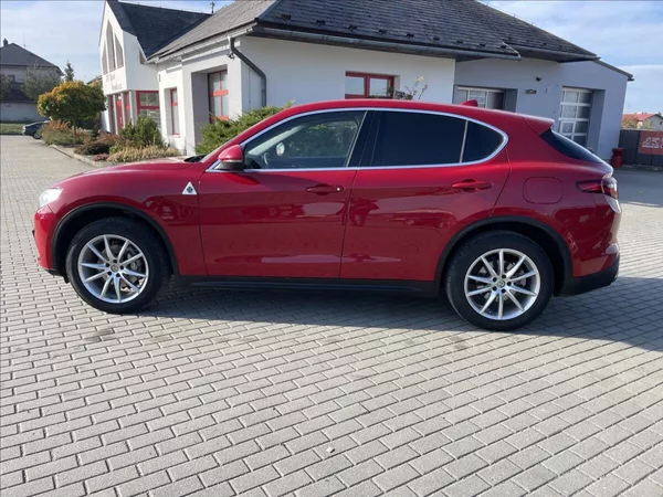 Alfa Romeo Stelvio 2,0 Turbo 280k Q4 AT8 4x4 Tažn - foto 2