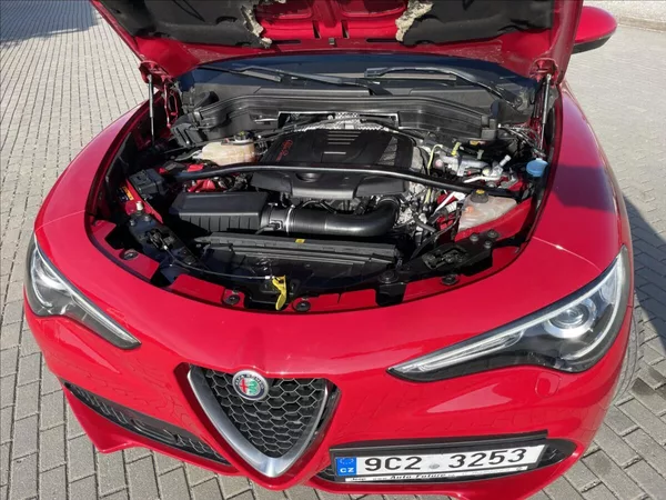 Alfa Romeo Stelvio 2,0 Turbo 280k Q4 AT8 4x4 Tažn - foto 27
