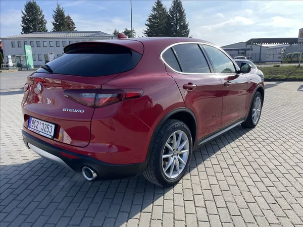 Alfa Romeo Stelvio 2,0 Turbo 280k Q4 AT8 4x4 Tažn - foto 4