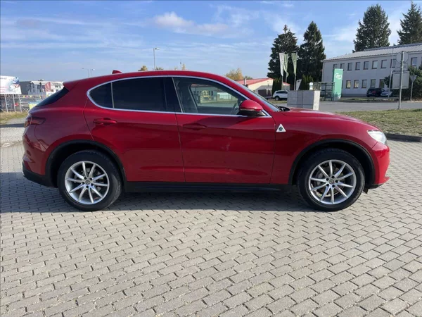 Alfa Romeo Stelvio 2,0 Turbo 280k Q4 AT8 4x4 Tažn - foto 5