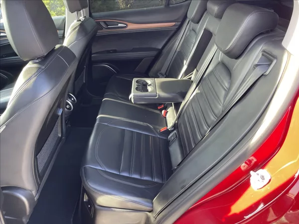 Alfa Romeo Stelvio 2,0 Turbo 280k Q4 AT8 4x4 Tažn - foto 8