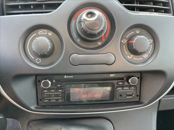 Renault Kangoo 1,5 DCi 55kw CZ DPH 1maj. 12x - foto 11