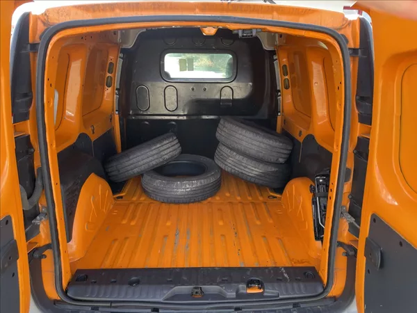 Renault Kangoo 1,5 DCi 55kw CZ DPH 1maj. 12x - foto 24