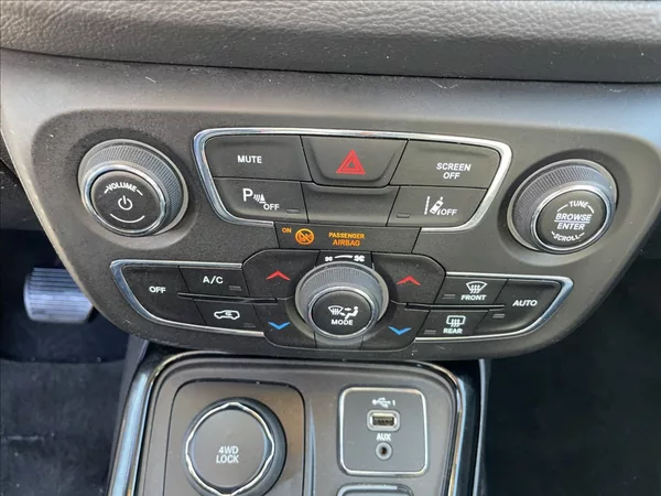 Jeep Compass 1,4 T 125kw AT9 4x4 Limited - foto 17