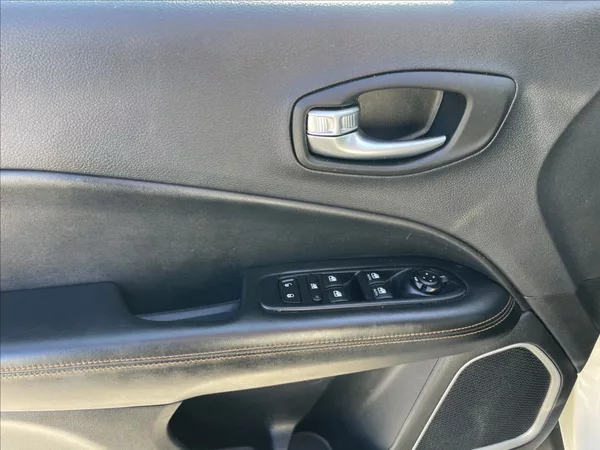 Jeep Compass 1,4 T 125kw AT9 4x4 Limited - foto 20