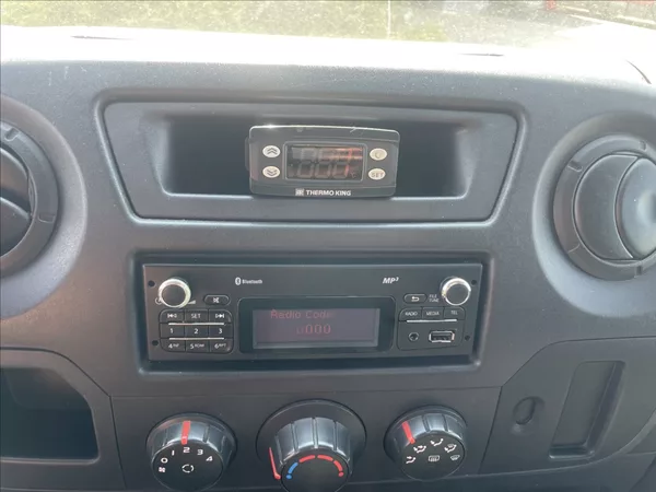 Renault Master 2,3 dCi 110k COOL DPH 12xCZaut - foto 12
