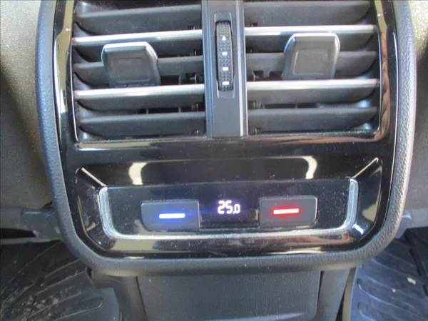Volkswagen Passat Variant 2,0 TDi 110kw Radar DSG GPS Hi - foto 13