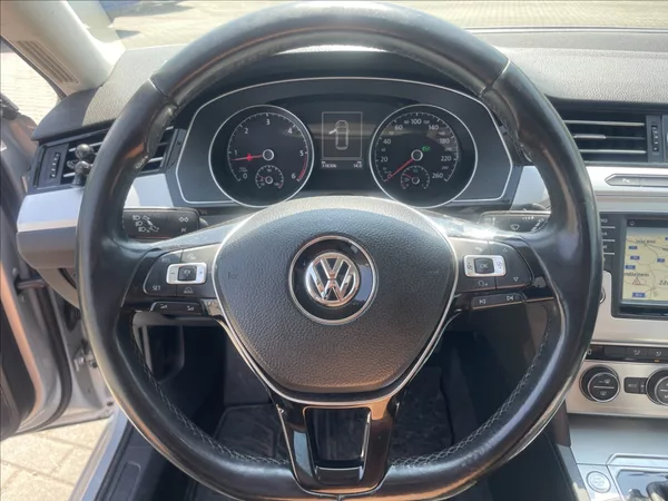 Volkswagen Passat Variant 2,0 TDi 110kw Radar DSG GPS Hi - foto 16