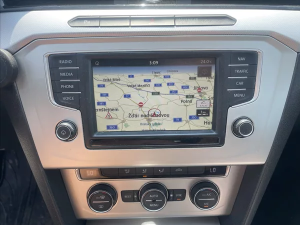 Volkswagen Passat Variant 2,0 TDi 110kw Radar DSG GPS Hi - foto 18