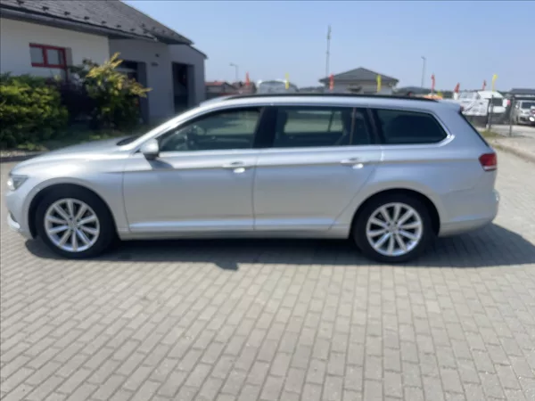 Volkswagen Passat Variant 2,0 TDi 110kw Radar DSG GPS Hi - foto 2