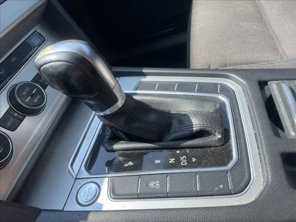 Volkswagen Passat Variant 2,0 TDi 110kw Radar DSG GPS Hi - foto 21