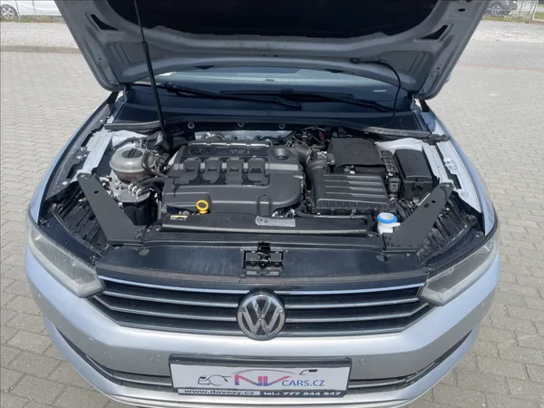 Volkswagen Passat Variant 2,0 TDi 110kw Radar DSG GPS Hi - foto 24