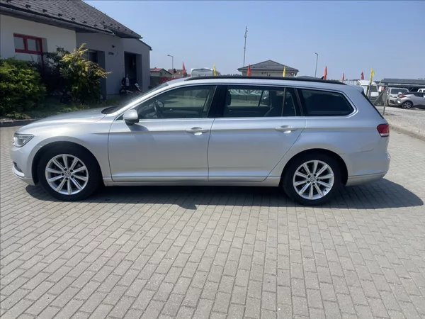 Volkswagen Passat Variant 2,0 TDi 110kw Radar DSG GPS Hi - foto 39