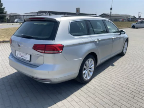 Volkswagen Passat Variant 2,0 TDi 110kw Radar DSG GPS Hi - foto 4