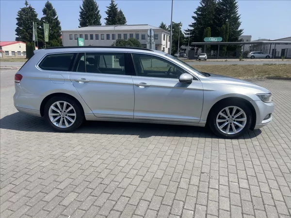 Volkswagen Passat Variant 2,0 TDi 110kw Radar DSG GPS Hi - foto 42