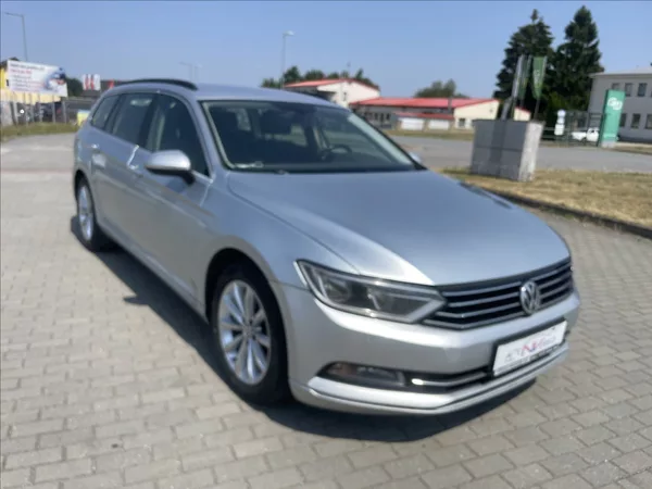 Volkswagen Passat Variant 2,0 TDi 110kw Radar DSG GPS Hi - foto 6