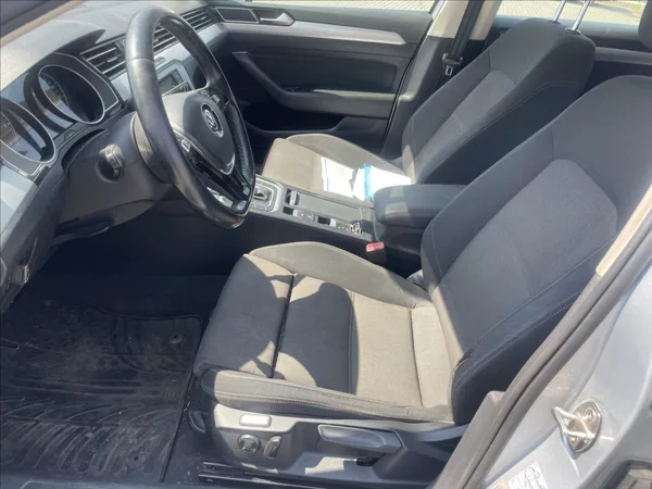 Volkswagen Passat Variant 2,0 TDi 110kw Radar DSG GPS Hi - foto 7