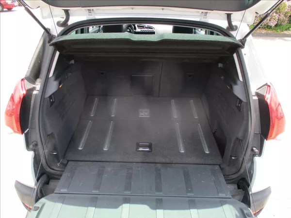 Peugeot 3008 2,0 Hybrid 4x4 Allure Pano HUD - foto 29