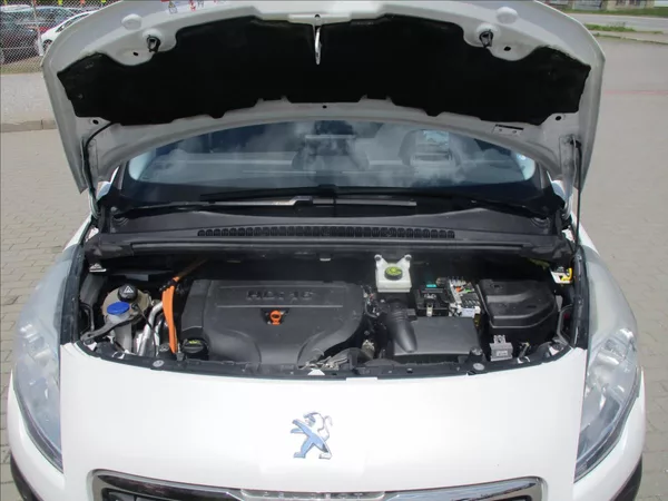 Peugeot 3008 2,0 Hybrid 4x4 Allure Pano HUD - foto 32