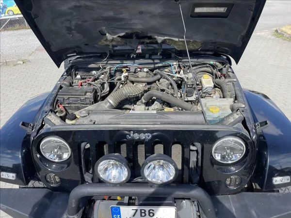 Jeep Wrangler 3,8 V6 UNLIMITED 146kw ARB Har - foto 18