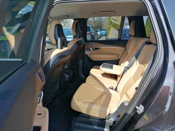 Volvo XC90 D5 AWD 7-míst Bowers & Wilkins - foto 10