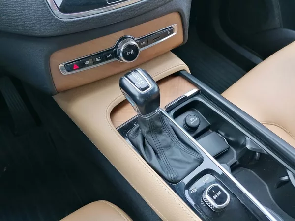 Volvo XC90 D5 AWD 7-míst Bowers & Wilkins - foto 12