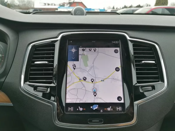 Volvo XC90 D5 AWD 7-míst Bowers & Wilkins - foto 14